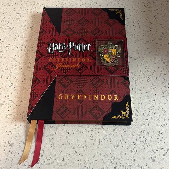 Harry Potter GRYFFINDOR Journal *NEW - Picture 6 of 12